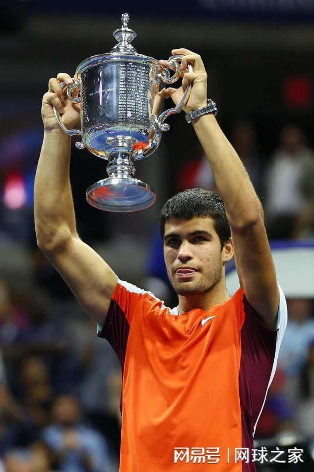 时显得更加 时显得更加